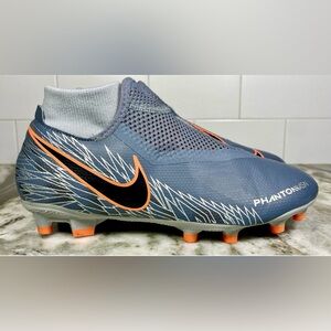 Size 5.5 - Youth NIKE Phantom VSN Elite DF Football/Soccer Cleats Wolf Grey. EUC